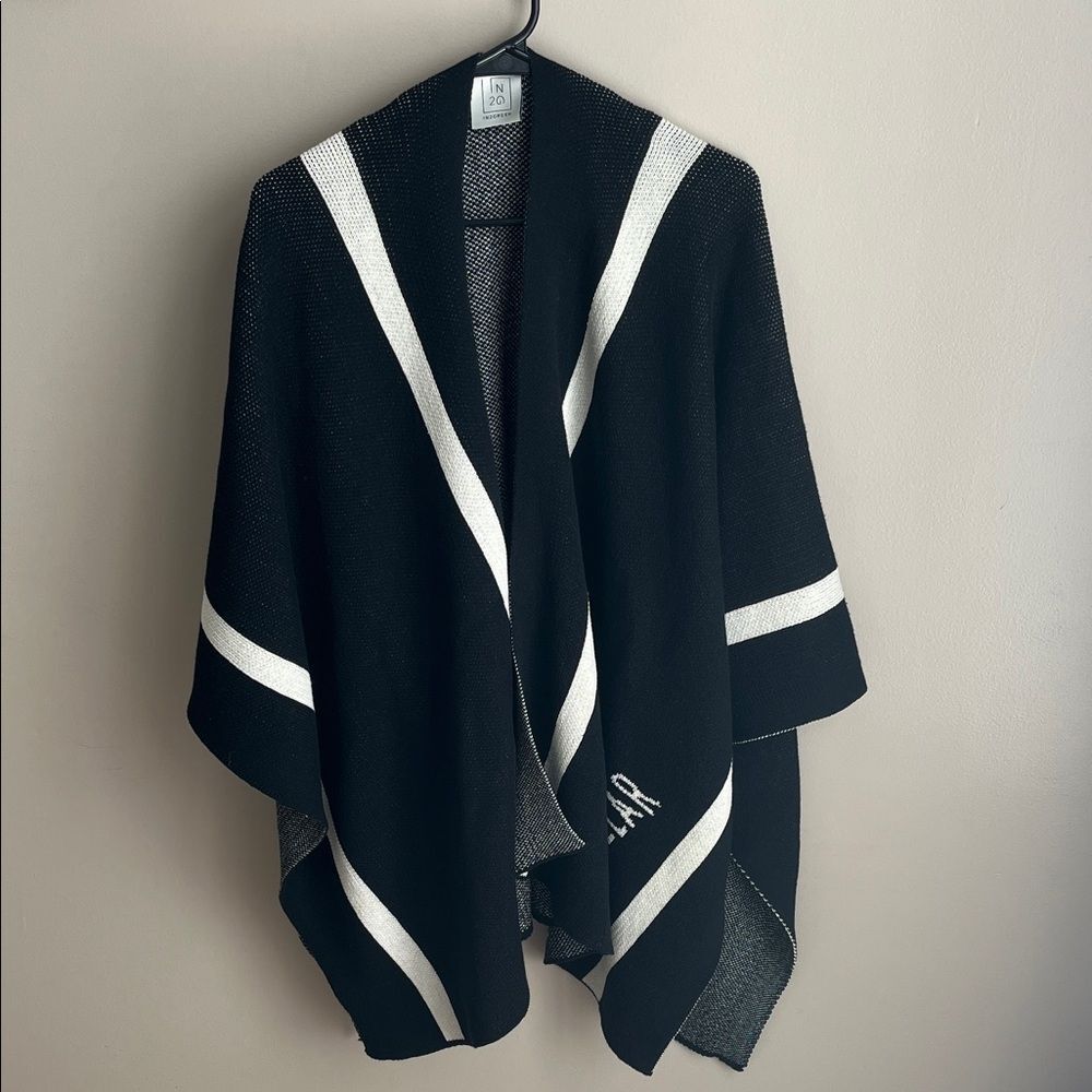 In2Green Scout & Cellar Black White Shawl Sweater Wearable Blanket One Size